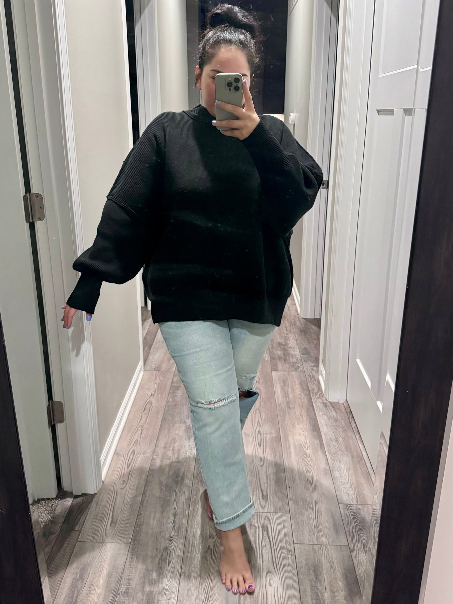 Essential Oversized Sweater - Black